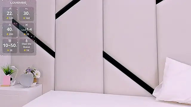 Snapshot of XimenaCosta chatting on 10.08.25 XimenaCosta online show from 10.08.25