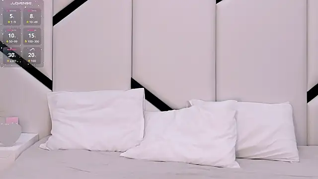 Snapshot of XimenaCosta chatting on 11.24.25 XimenaCosta online show from 11.24.25