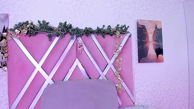 Snapshot of SophiaSalazar_ chatting on 11.21.25 SophiaSalazar online show from 11.21.25