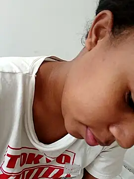 Snapshot of MoniqueMulberry chatting on 09.18.25 MoniqueMulberry online show from 09.18.25