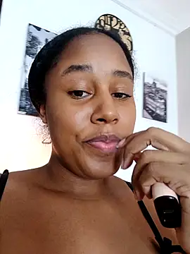 Snapshot of MoniqueMulberry chatting on 09.19.25 MoniqueMulberry online show from 09.19.25