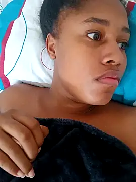 Snapshot of MoniqueMulberry chatting on 09.20.25 MoniqueMulberry online show from 09.20.25