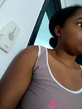 Snapshot of MoniqueMulberry chatting on 10.18.25 MoniqueMulberry online show from 10.18.25