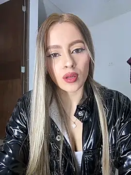 Snapshot of kendal_blonde chatting on 09.10.25 kendal blonde online show from 09.10.25