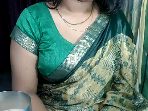 Snapshot of DearKimmi chatting on 12.26.24 DearKimmi online show from 12.26.24