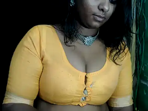 Snapshot of DearKimmi chatting on 12.28.24 DearKimmi online show from 12.28.24