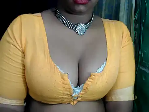 Snapshot of DearKimmi chatting on 12.28.24 DearKimmi online show from 12.28.24