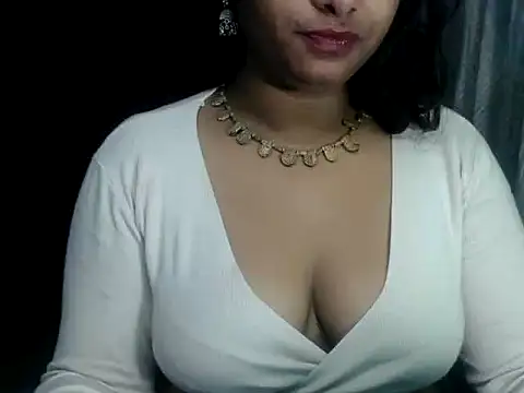 Snapshot of DearKimmi chatting on 01.04.25 DearKimmi online show from 01.04.25