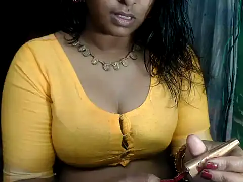 Snapshot of DearKimmi chatting on 01.05.25 DearKimmi online show from 01.05.25