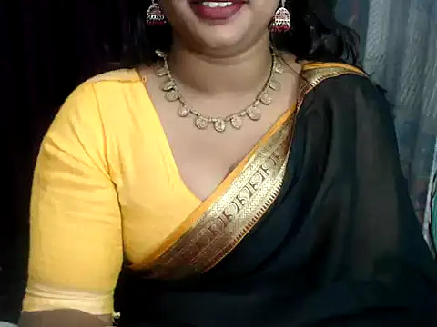 Snapshot of DearKimmi chatting on 01.05.25 DearKimmi online show from 01.05.25