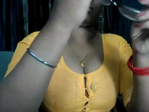 Snapshot of DearKimmi chatting on 02.13.25 DearKimmi online show from 02.13.25