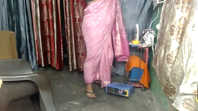 Snapshot of DearKimmi chatting on 02.19.25 DearKimmi online show from 02.19.25