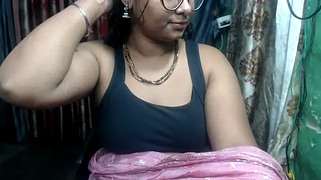 Snapshot of DearKimmi chatting on 02.19.25 DearKimmi online show from 02.19.25