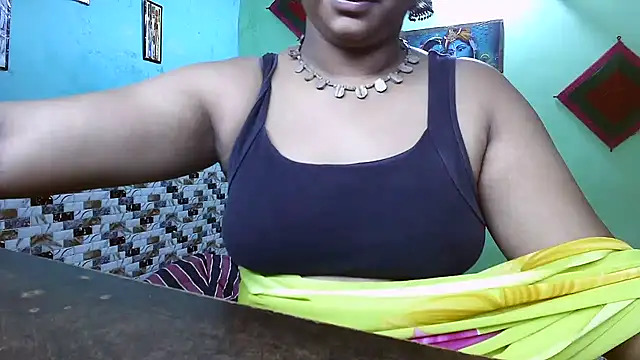 Snapshot of DearKimmi chatting on 09.25.25 DearKimmi online show from 09.25.25