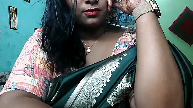 Snapshot of DearKimmi chatting on 10.21.25 DearKimmi online show from 10.21.25