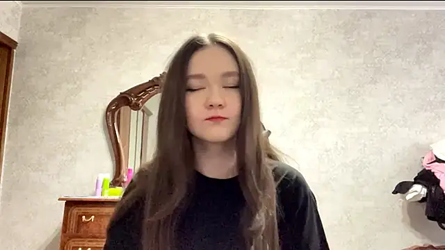 Pikmigirl18 online show from 09.24.25