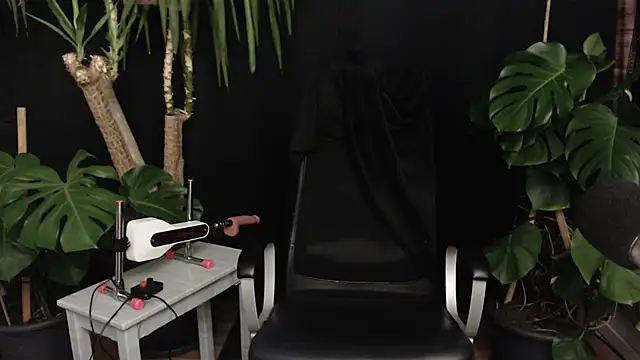 Snapshot of lola_sky@xh chatting on 11.16.25 lola skyxh online show from 11.16.25