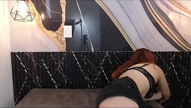 Snapshot of PilarArias chatting on 11.22.25 PilarArias online show from 11.22.25