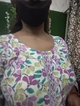 Snapshot of your_favourite_bhabhi chatting on 06.20.26 your favourite bhabhi online show from 06.20.26