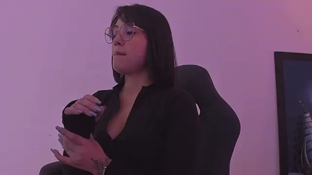 AnnaraLein online show from 11.28.25