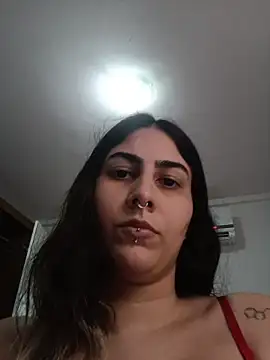 Snapshot of ApenasLys chatting on 12.18.25 ApenasLys online show from 12.18.25