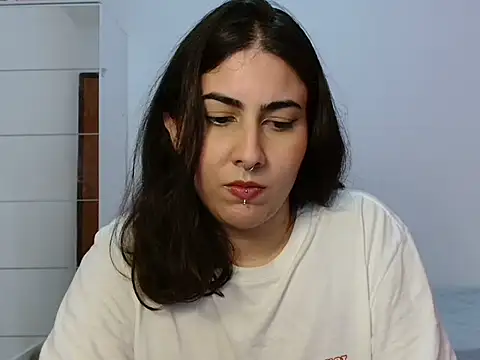 Snapshot of ApenasLys chatting on 07.18.26 ApenasLys online show from 07.18.26