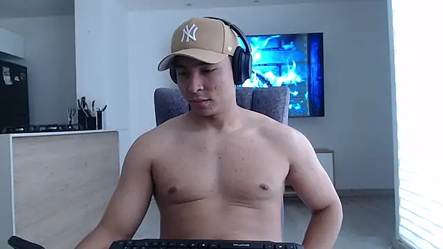 Snapshot of Auron_Demon01 chatting on 10.04.25 Auron Demon01 online show from 10.04.25