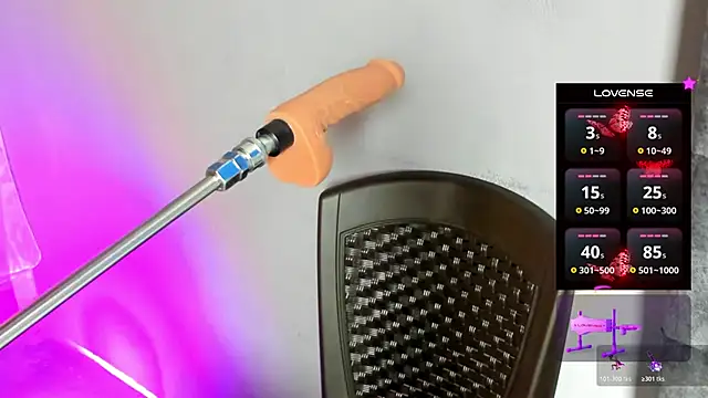 Snapshot of lau-hot chatting on 10.26.25 lau-hot online show from 10.26.25