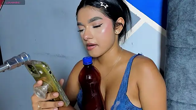 lau-hot online show from 12.17.25