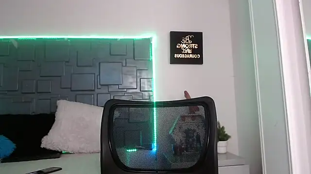 Snapshot of Trinity_Knox chatting on 09.27.25 Trinity Knox online show from 09.27.25