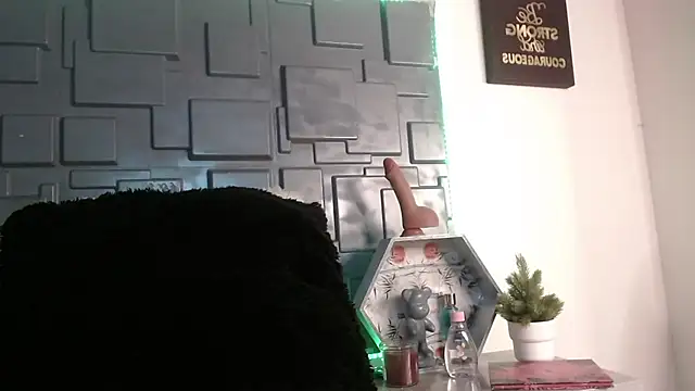 Snapshot of Trinity_Knox chatting on 09.30.25 Trinity Knox online show from 09.30.25