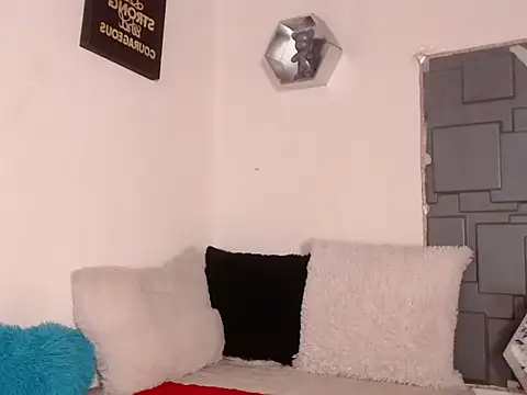 Snapshot of Trinity_Knox chatting on 10.15.25 Trinity Knox online show from 10.15.25