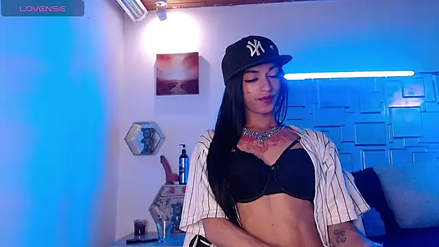 Snapshot of Trinity_Knox chatting on 10.21.25 Trinity Knox online show from 10.21.25