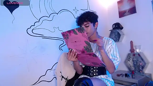 Snapshot of Trinity_Knox chatting on 11.11.25 Trinity Knox online show from 11.11.25