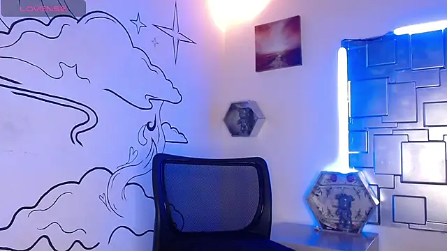 Snapshot of Trinity_Knox chatting on 11.20.25 Trinity Knox online show from 11.20.25