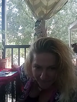 Goldenndoll online show from 10.21.25