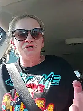 Goldenndoll online show from 11.17.25