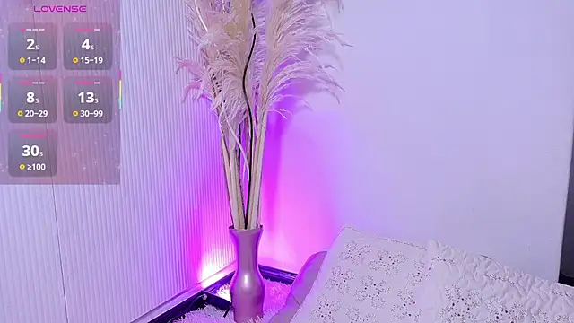 LaraGiil online show from 11.13.25