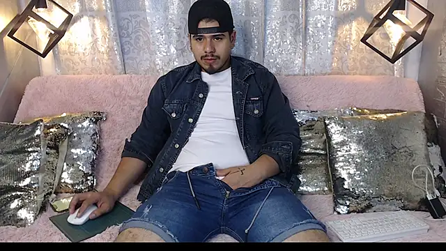 Snapshot of thiago_bos chatting on 09.21.25 thiago bos online show from 09.21.25