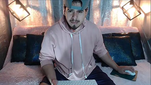 Snapshot of thiago_bos chatting on 10.22.25 thiago bos online show from 10.22.25