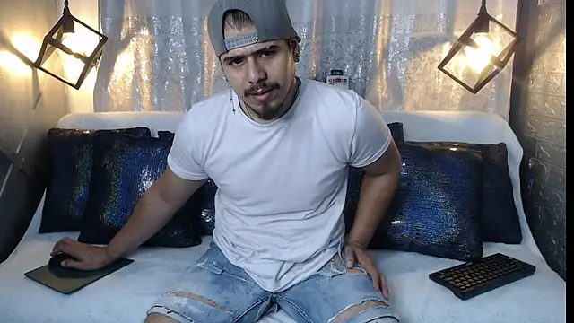 Snapshot of thiago_bos chatting on 11.04.25 thiago bos online show from 11.04.25