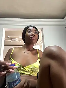 Snapshot of MarianRosse chatting on 12.18.25 MarianRosse online show from 12.18.25