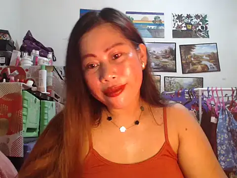 Snapshot of filipina_beauty chatting on 12.19.25 filipina beauty online show from 12.19.25