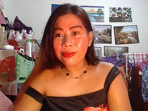 Snapshot of filipina_beauty chatting on 12.21.25 filipina beauty online show from 12.21.25