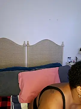 Snapshot of Kream_Cherry chatting on 10.02.25 Kream Cherry online show from 10.02.25