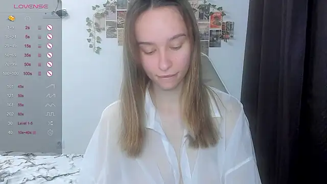 Snapshot of _Alissaa chatting on 03.12.26 Alissaa online show from 03.12.26