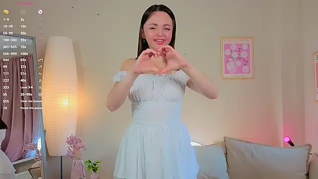 Snapshot of OliviaKis_ chatting on 09.26.25 OliviaKis online show from 09.26.25