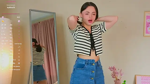 Snapshot of OliviaKis_ chatting on 10.12.25 OliviaKis online show from 10.12.25