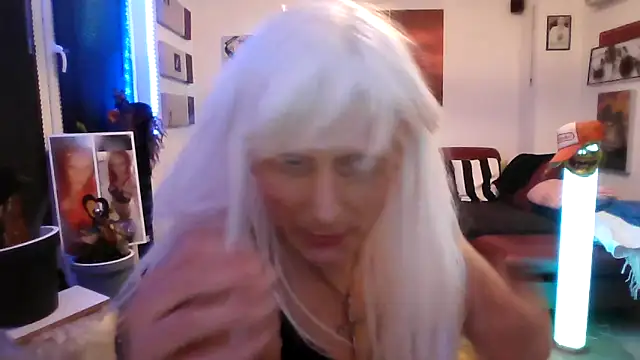 hellgirl1980 online show from 10.31.25