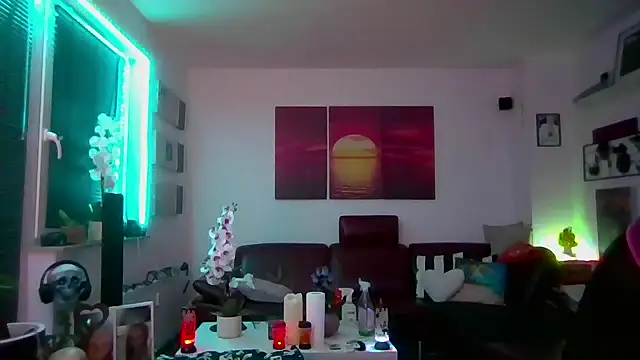 hellgirl1980 online show from 11.19.25